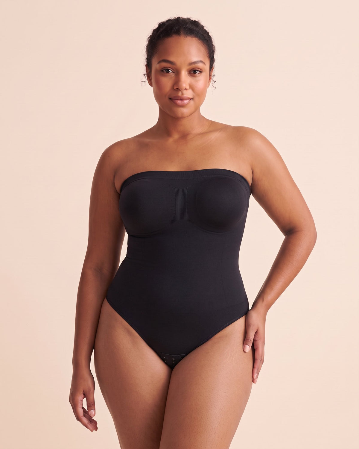 Le Body Bandeau Push-Up noir, porté de face
