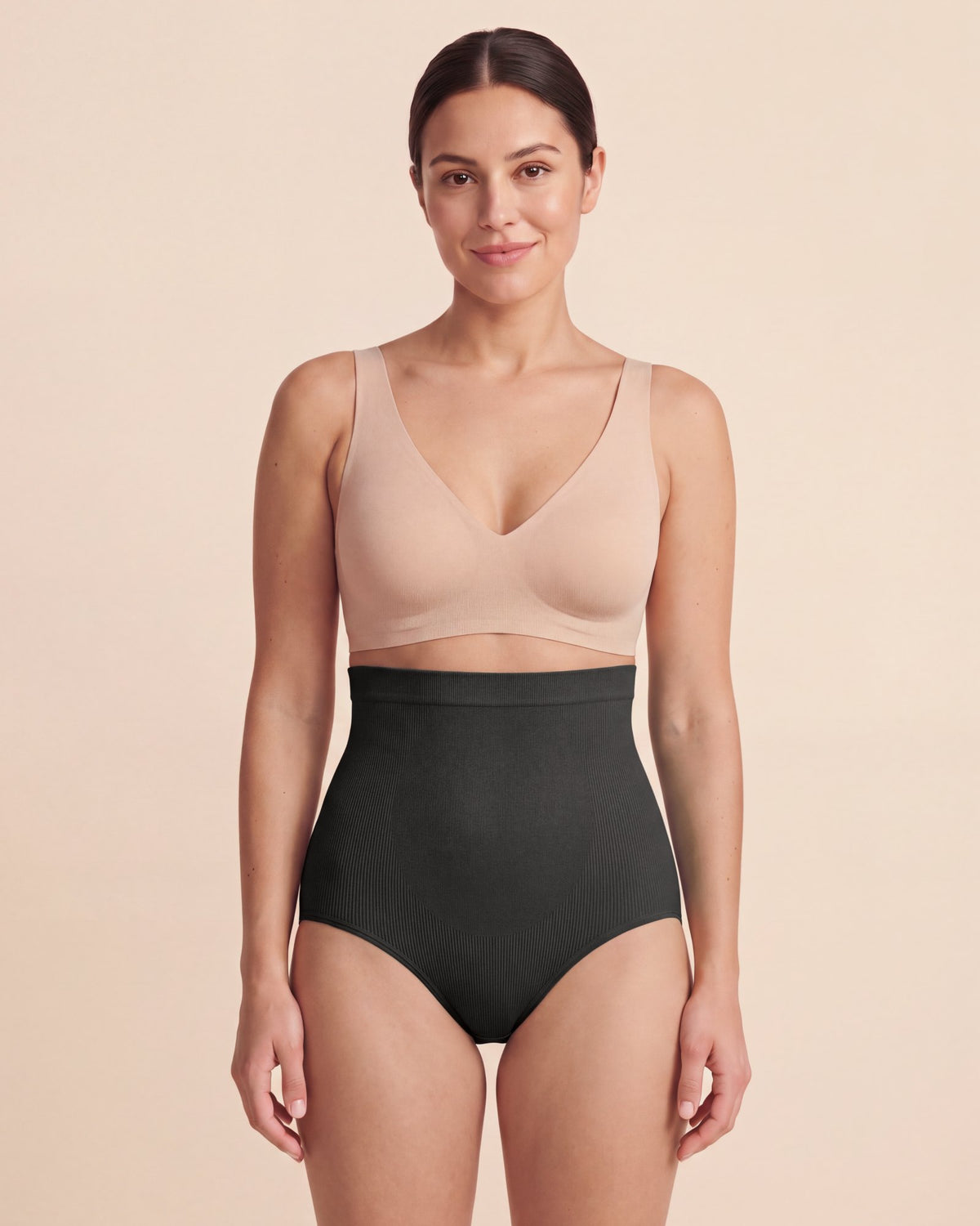 La Culotte Taille Haute noir, portée de face