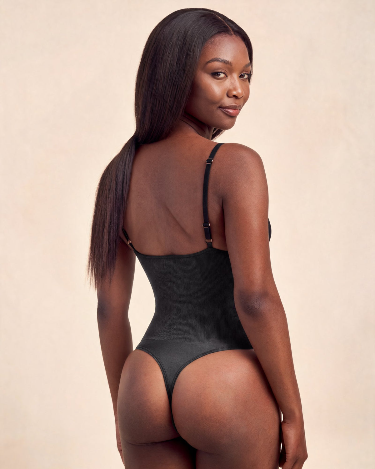 Le Body Décolleté Plongeant noir, porté de dos, coupe string