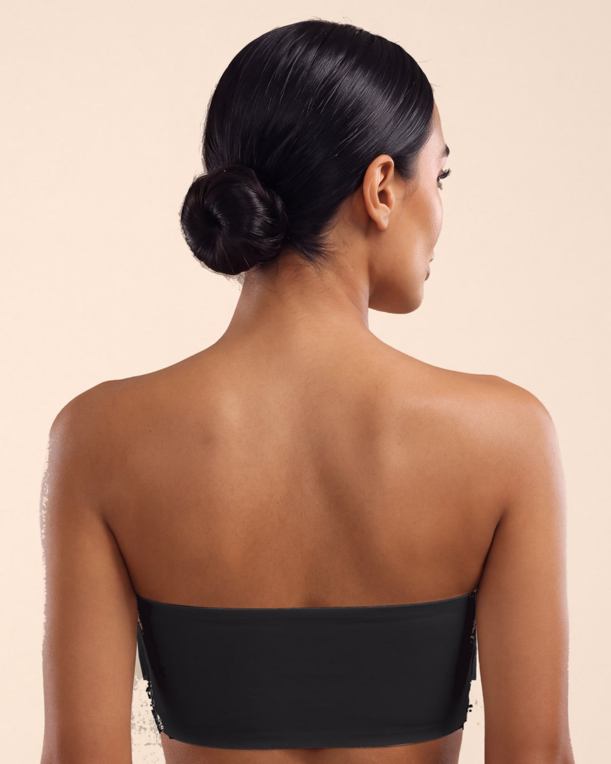 Le Bandeau Anti-Glisse noir, porté de dos, sans bretelles ni fermeture #noir
