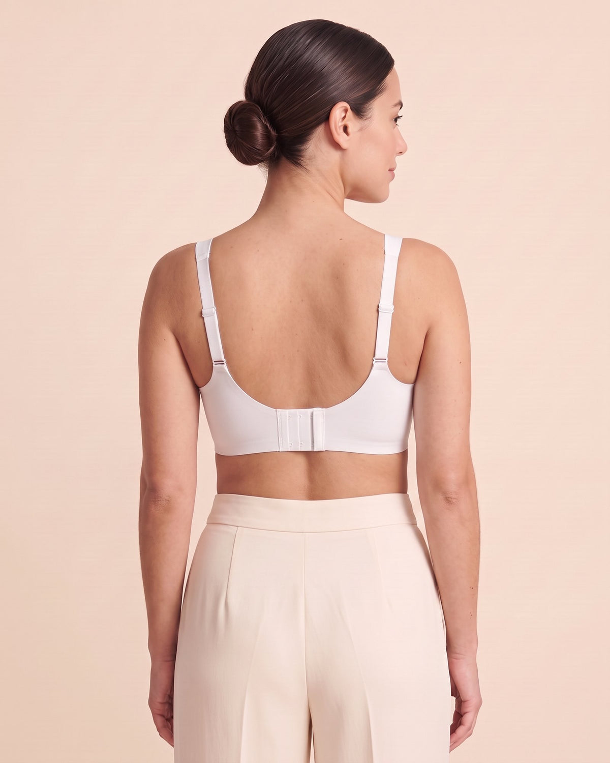 La Brassière Seconde Peau blanc, portée de dos, agrafes #blanc