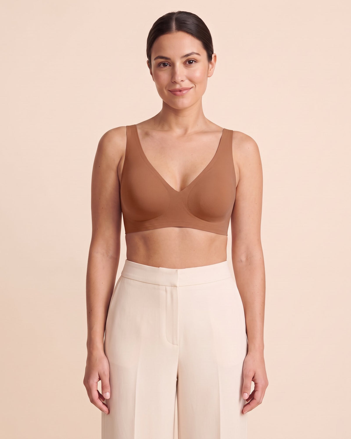 La Brassière Seconde Peau caramel, portée de face