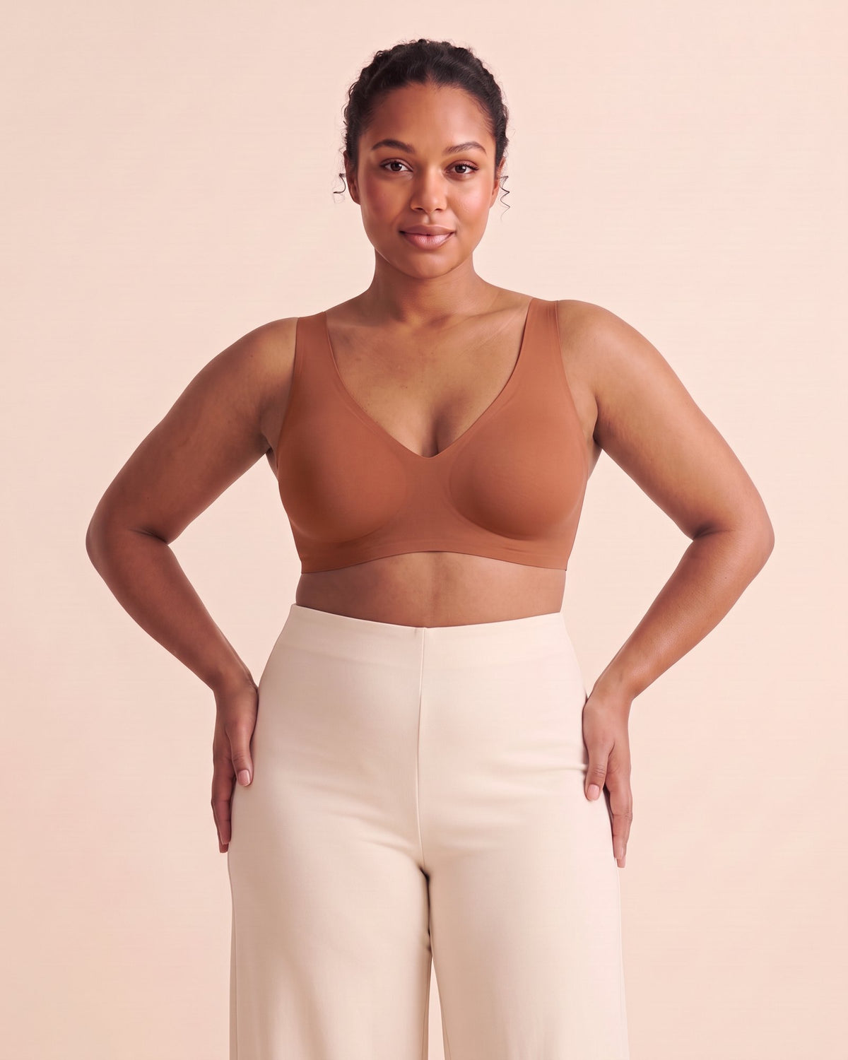La Brassière Seconde Peau caramel, portée de face
