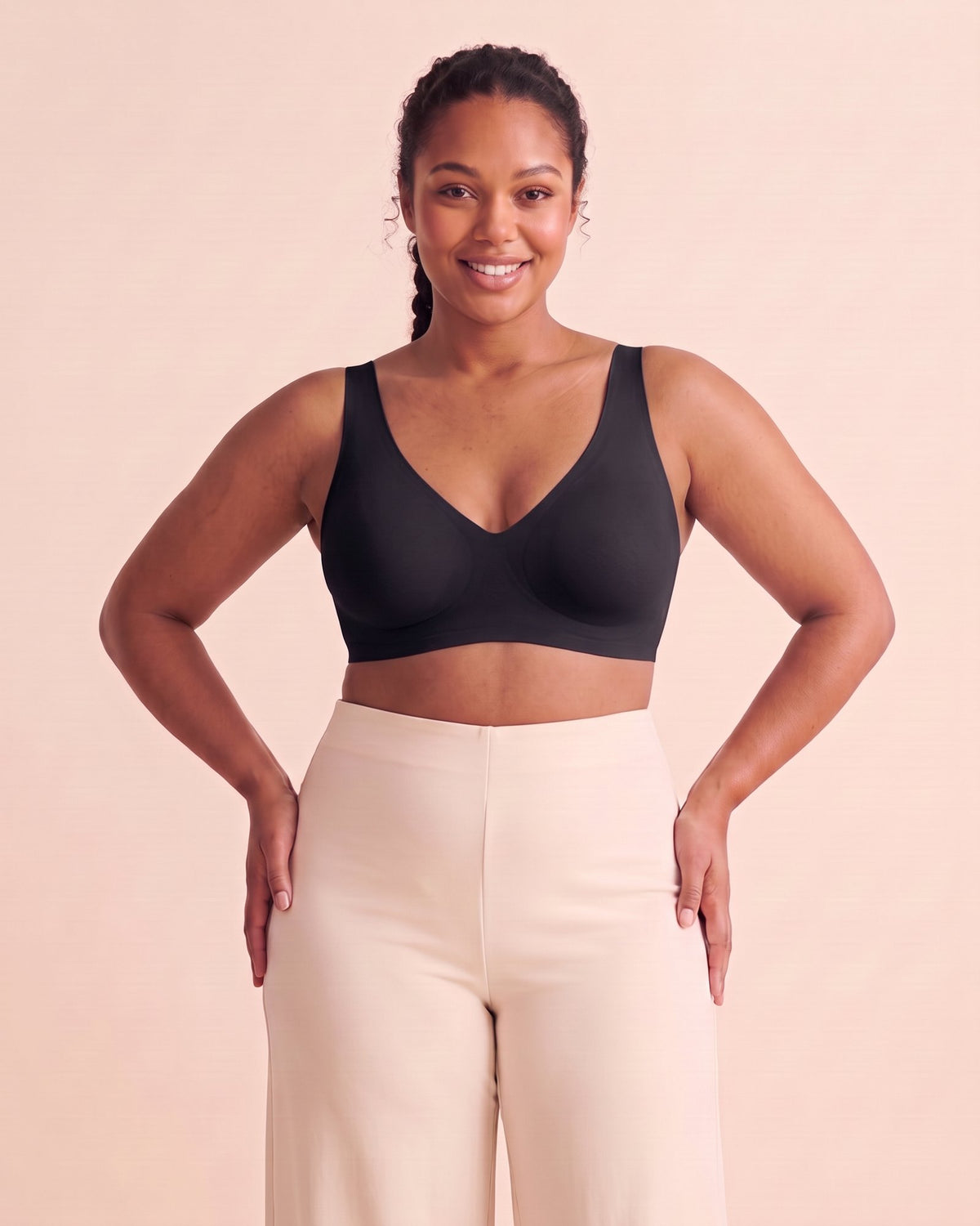 La Brassière Seconde Peau noir, portée de face